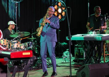 Cracow, Polonya - 08 Temmuz 2022: Kenny Garrett Quintet Polonya 'nın Krakow kentinde düzenlenen Yaz Caz Festivali' nde Kijow Center sahnesinde canlı performans sergiledi. 