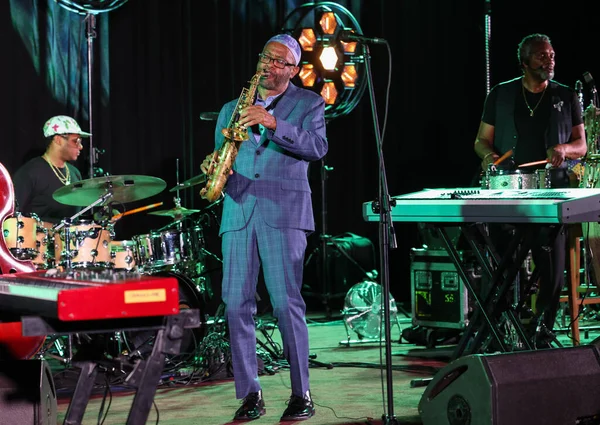 Cracow, Polonya - 08 Temmuz 2022: Kenny Garrett Quintet Polonya 'nın Krakow kentinde düzenlenen Yaz Caz Festivali' nde Kijow Center sahnesinde canlı performans sergiledi. 