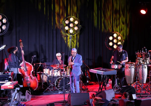 Cracow, Polonya - 08 Temmuz 2022: Kenny Garrett Quintet Polonya 'nın Krakow kentinde düzenlenen Yaz Caz Festivali' nde Kijow Center sahnesinde canlı performans sergiledi. 