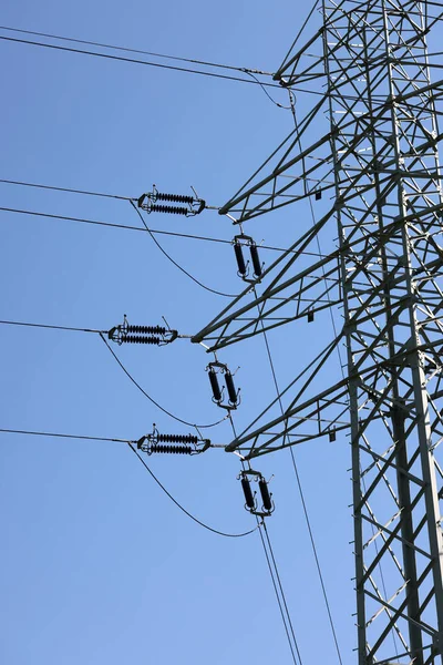 High Voltage Power Pole Lines Blue Sky — Stockfoto