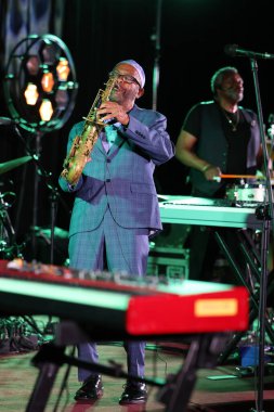 Cracow, Polonya - 08 Temmuz 2022: Kenny Garrett Quintet Polonya 'nın Krakow kentinde düzenlenen Yaz Caz Festivali' nde Kijow Center sahnesinde canlı performans sergiledi. 
