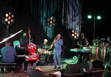 Cracow, Polonya - 08 Temmuz 2022: Kenny Garrett Quintet Polonya 'nın Krakow kentinde düzenlenen Yaz Caz Festivali' nde Kijow Center sahnesinde canlı performans sergiledi. 