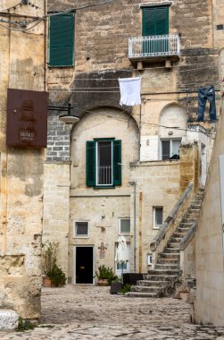 Matera, İtalya - 20 Eylül 2019: Sassi di Matera 'daki evler Matera şehrinin tarihi bir bölgesidir. Basilicata. İtalya