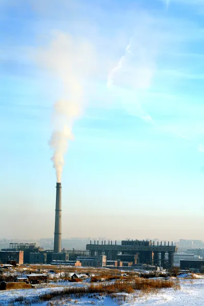 Pijp rookt oude fabriek — Stockfoto