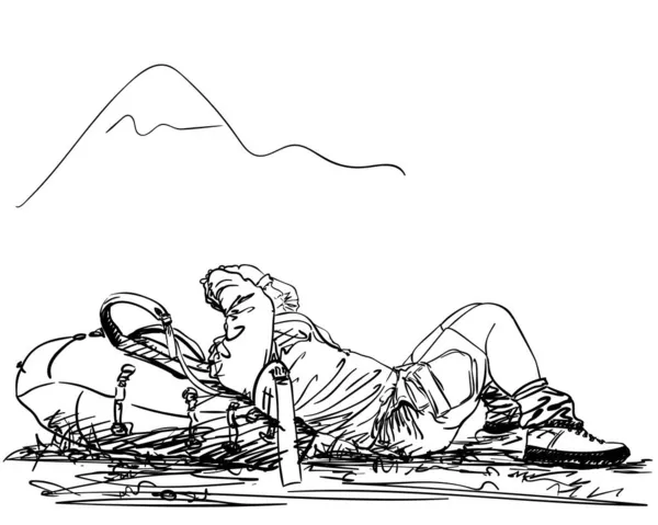背景に山のシンプルなスケッチでバックパックに休んで男トレッキング 手描きベクトルイラスト — ストックベクタ
