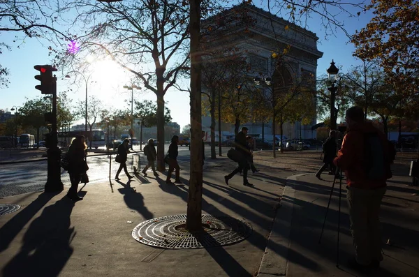 Paris France November 2018 People Photographer Parisian Street Triumphal Arch — Stock Photo, Image