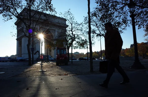 Paryż Francja Listopada 2018 Promienie Słońca Łuku Triumfalnym Arc Triomphe — Zdjęcie stockowe