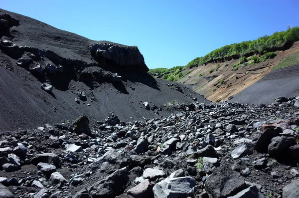 Villarrica Yanardağının Eteklerindeki Lahar Akışından Sonra Büyük Koyu Kül Kanyonu — Stok fotoğraf