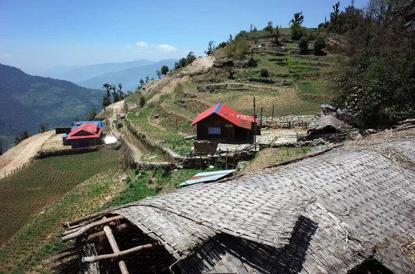 位于Jiri和Lukla之间的Dakachu村的房屋和梯田 珠穆朗玛峰旅行的下半段 — 图库照片