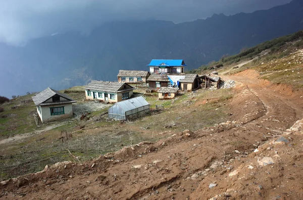 Altes Gästehaus Ist Nach Erdbeben Nepalesischen Himalaya Halb Verlassen Vor — Stockfoto