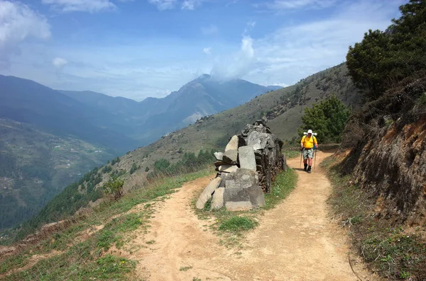 Wandelaar Trekking Bergen Buurt Van Mani Muur Pad Tussen Jiri — Stockfoto