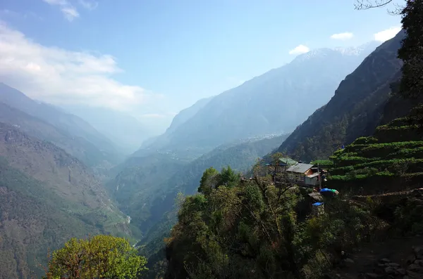 山景与小房子 尼泊尔珠穆朗玛峰地区Solukhumbu Lukla附近的Dudh Koshi山谷景观 — 图库照片