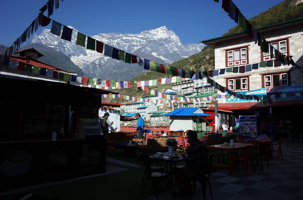Namche Bazaar Νεπάλ Μαΐου 2019 Υπαίθρια Καφετέρια Στο Κέντρο Της — Φωτογραφία Αρχείου