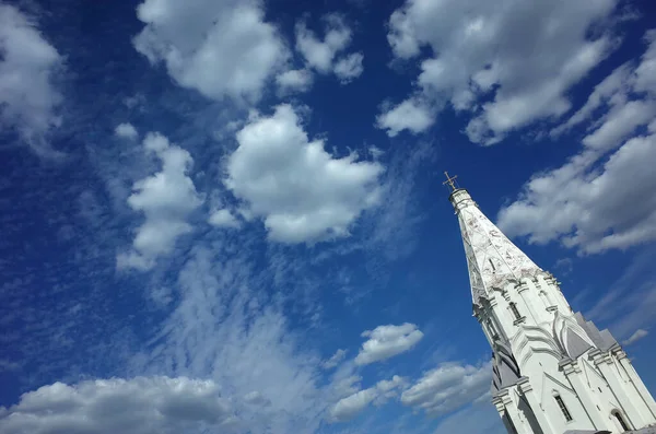 Москва Росія Червня 2019 Біла Мішана Вежа Вознесіння Церква Тлі — стокове фото