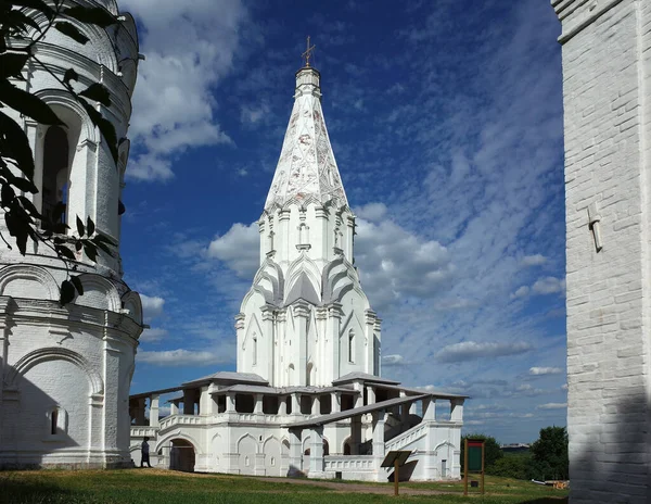 モスクワ ロシア 6月24 2019 コロマンスコエ博物館保護区 アセンション教会建築ランドマーク有名なモスクワの場所と観光名所 中世ロシア建築 — ストック写真