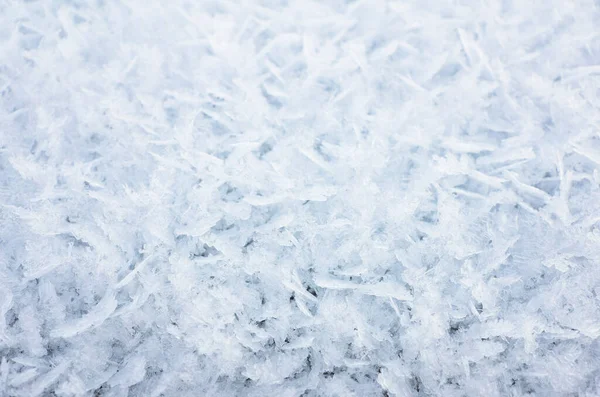 抽象的な冬の背景と厚い毛霜 新鮮な雪の背景雪のフレークテクスチャマクロショット 寒い季節 — ストック写真