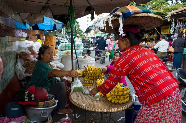 Mandalay Myanmar Janvier 2019 Vendeurs Acheteurs Rue Zay Cho Market — Photo