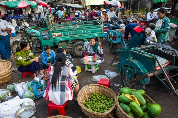 マンダレー ミャンマー 2019年1月3日 ザイチョウ市場 人々の混乱 輸送とすべて — ストック写真
