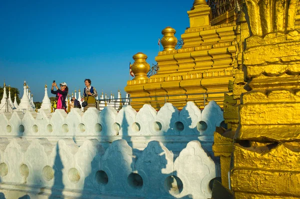 Mandalay Mianmar Janeiro 2019 Turistas Chineses Pagode Sanda Muni — Fotografia de Stock