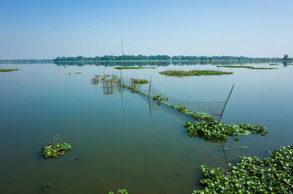 缅甸曼德勒Amarapura的Taung Tha Man湖上的渔网 — 图库照片