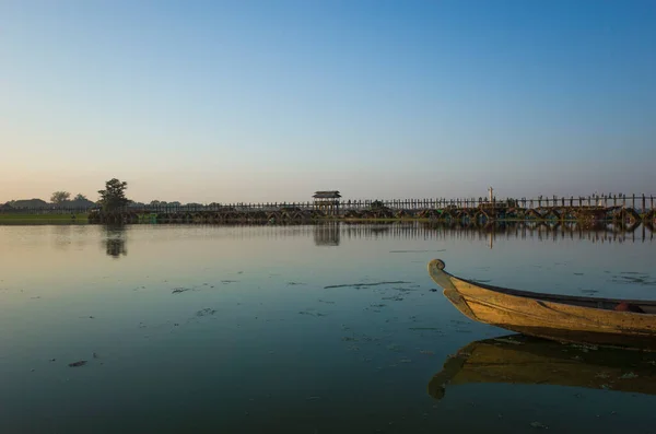 Wooden Fishing Boat Taung Tha Man Lake Famous Bein Bridge — Stock Photo, Image