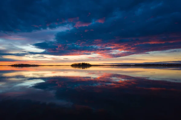 Великолепный Восход Солнца Над Озером Маларен Швеции Спокойная Вода Отражающая — стоковое фото