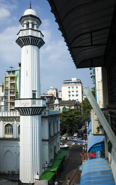 Yangón Myanmar Diciembre 2019 Mogul Shiah Mosque Minaret Tower —  Fotos de Stock