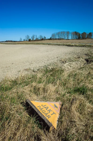 Señal Advertencia Abandonada Para Caza Alces Junto Campo Campo Cerca —  Fotos de Stock