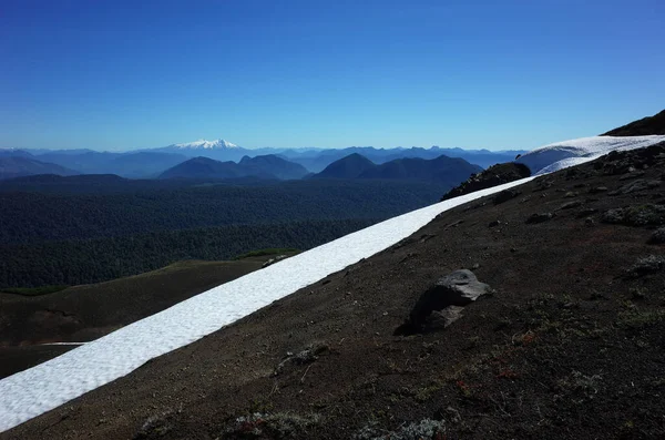 Línea Nieve Diagonal Ladera Montañosa Vista Montañas Horizonte Parque Nacional —  Fotos de Stock