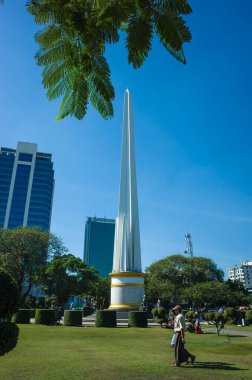 Yangon, Myanmar - 22 Aralık 2019: Maha Bandula Park 'taki Bağımsızlık Anıtı