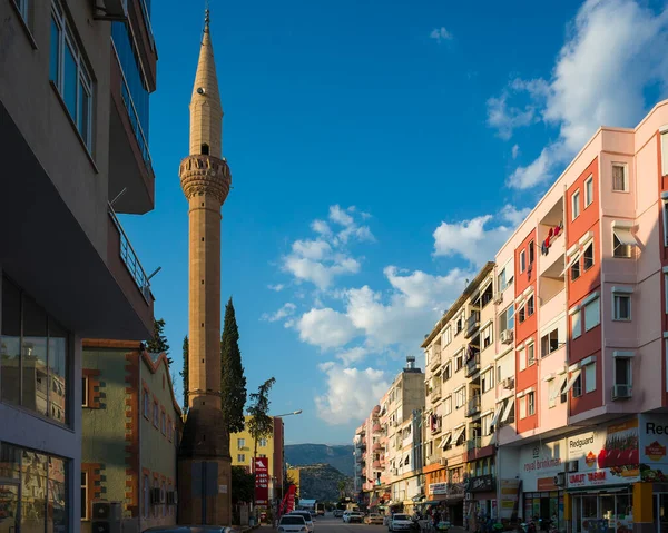 Demre Turquia Outubro 2019 Mesquita Minarete Edifícios Residenciais Rua Cidade — Fotografia de Stock