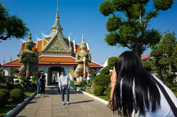 Bangkok Thailand December 2019 Aziatische Jonge Toeristen Fotograferen Voor Wat — Stockfoto