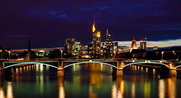 Night View of Frankfurt. Frankfurt Skyline at Night with Reflection in the — Stock Photo, Image