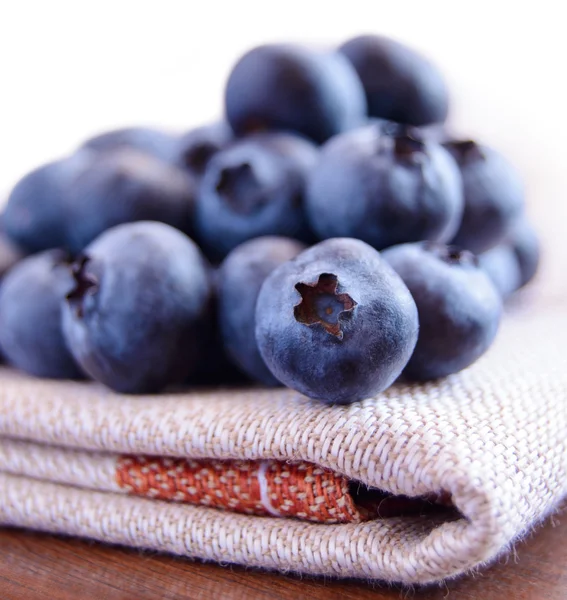 Nahaufnahme Bild von Blaubeeren auf der Stoffserviette — Stockfoto