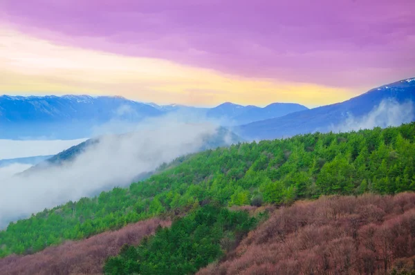 Красивый закат в горах — стоковое фото