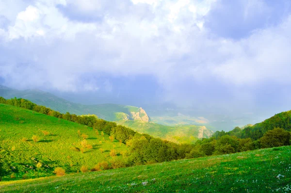 Beautiful Mountain Valley with Sunlight — Stock Photo, Image