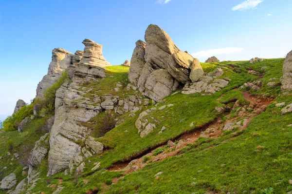 Güzel gün batımı demerdzhi dağlarda. Kırım, Ukrayna — Stok fotoğraf