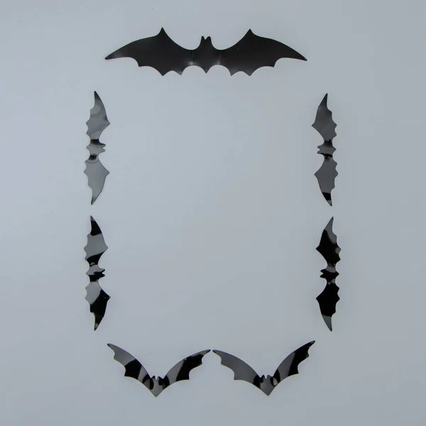 Νυχτερίδες Παρατάσσονται Ένα Ορθογώνιο Λευκό Φόντο Χώρο Αντιγραφής Ελάχιστη Αισθητική — Φωτογραφία Αρχείου