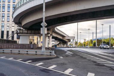 Moskova, Rusya - 4 Eylül 2021: Moskova 'da Leningradsky Prospekt Yolu kavşağı