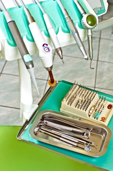 Инструменты для стоматолога — стоковое фото