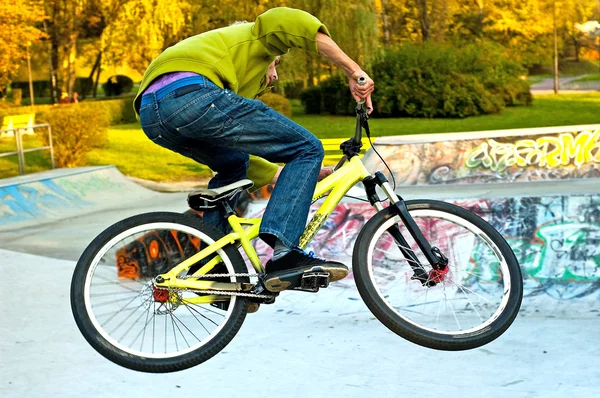 Bicycle stunts — Stock Photo, Image