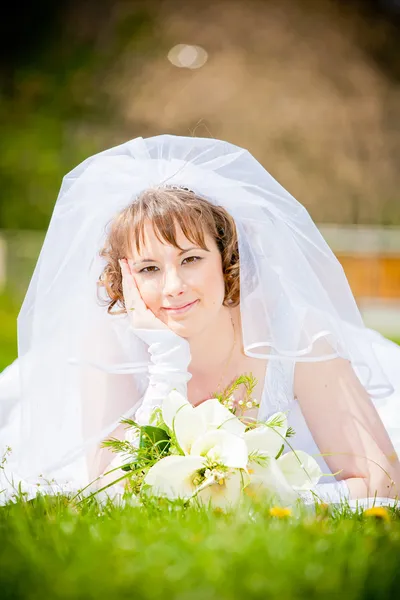 Schöne Braut — Stockfoto