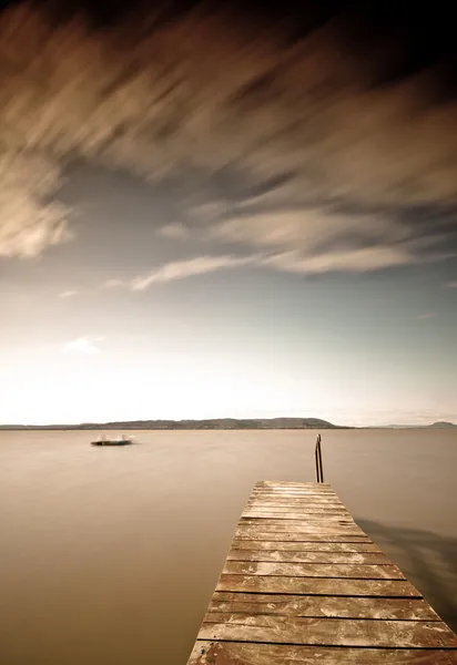 Cais no lago — Fotografia de Stock