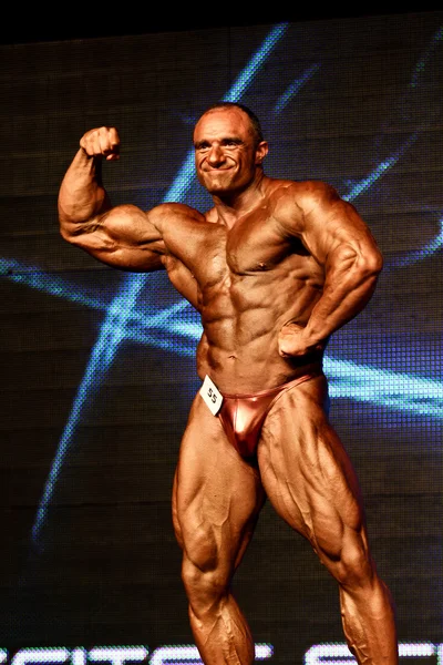 Bodybuilder posant — Photo