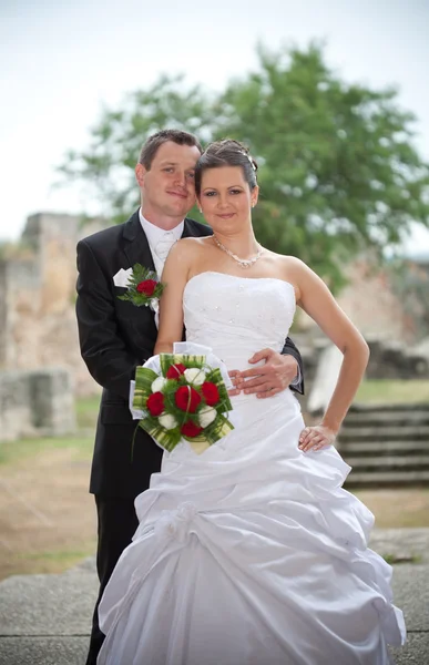 Jovem casal de casamento — Fotografia de Stock