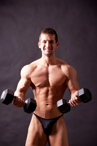 Jeune bodybuilder traininig — Photo