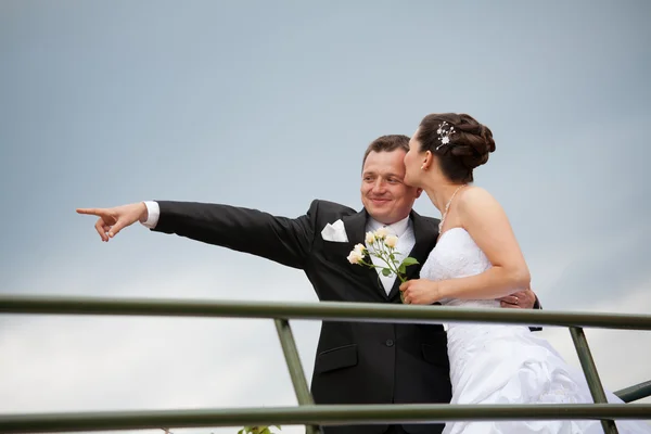 Jovem casal de casamento — Fotografia de Stock