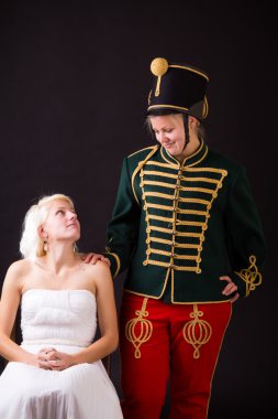 güzel gelin ve hafif süvari eri