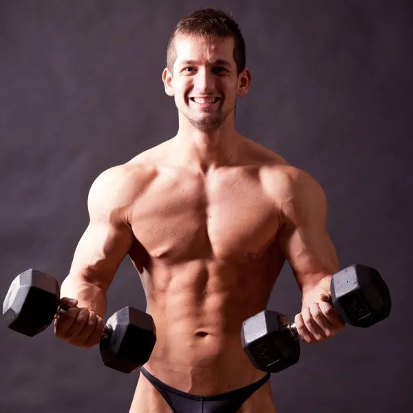 Young bodybuilder traininig — Stock Photo, Image