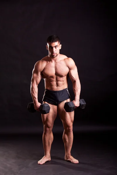 Young bodybuilder traininig — Stock Photo, Image